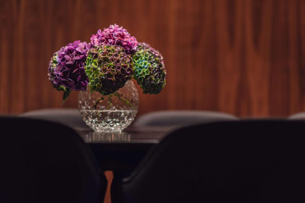 Radisson Collection, Strand Hotel, Stockholm Exterior photo A flower vase